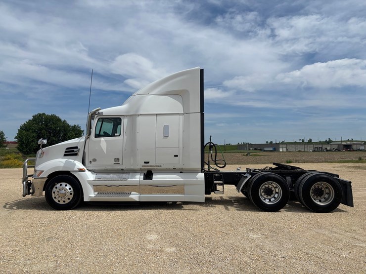 2020-western-star-5700xe-image-2