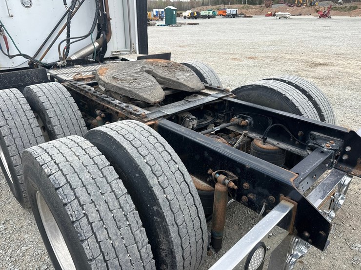 2014-kenworth-t660-image-18
