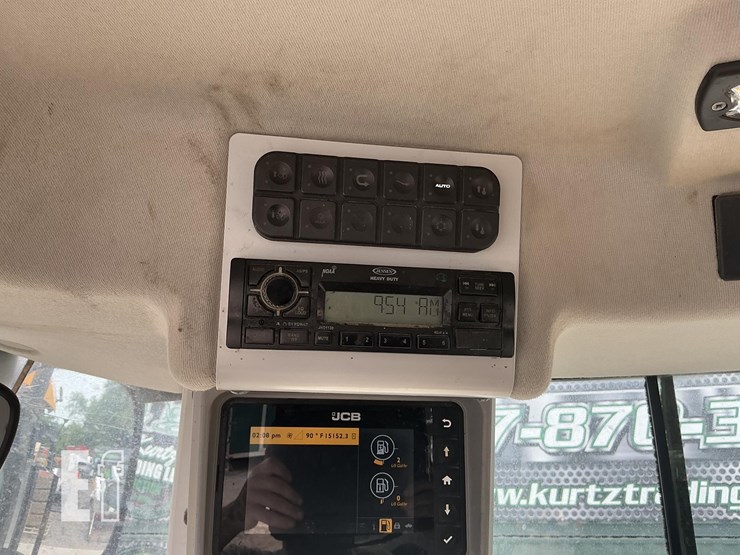 2018-jcb-427-image-12