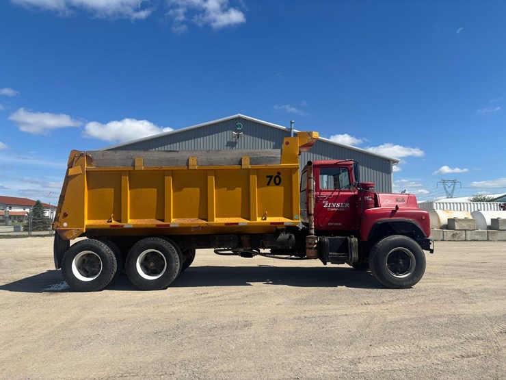 #2174-•-1984-mack-dm660-tandem-axle-dump-truck-image-5