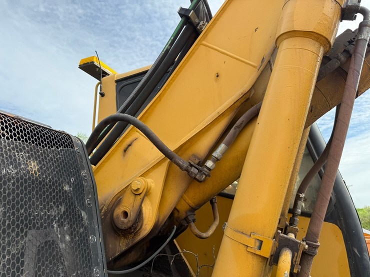 caterpillar-m318-image-27