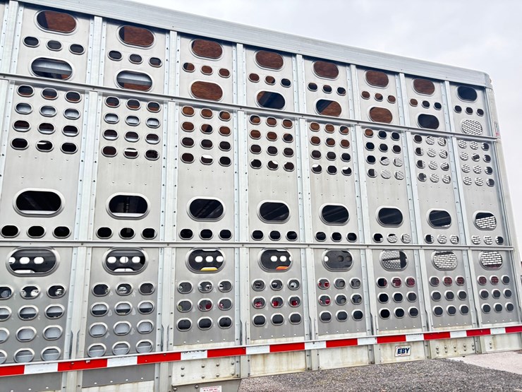 2017-eby-livestock-trailer-image-19