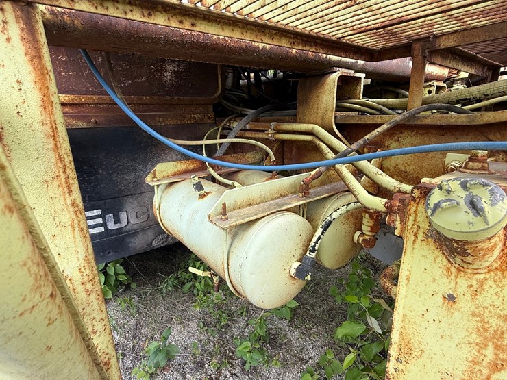 #1356-•-euclid-spotter-truck-image-19