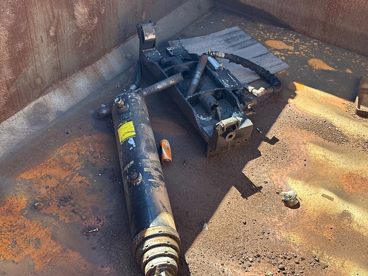 #5080-•-alfab-approx-15'-dump-box-w/-hoist-image-6