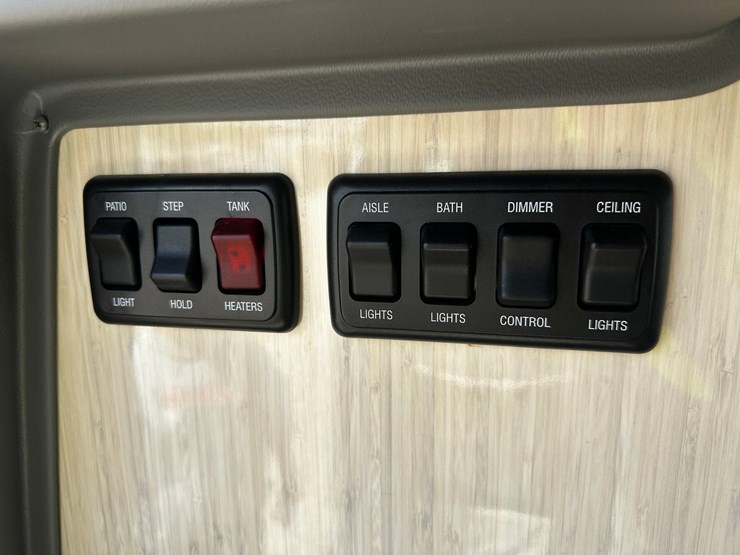 #2492-•-2014-mercedes-benz-airstream-motorhome-image-53