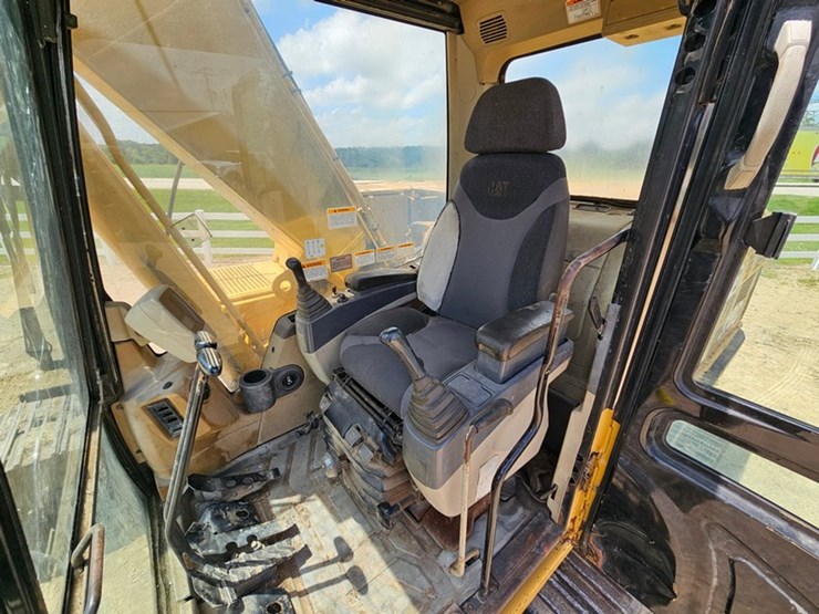 caterpillar-320c-image-48
