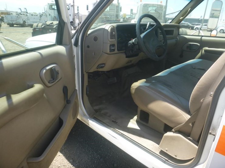 2002-chevrolet-3500-image-11