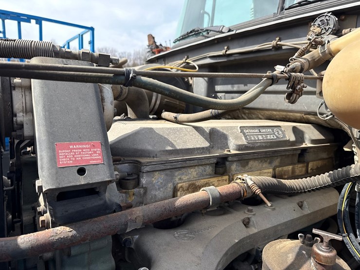 #60835-•-1991-volvo-/-gm-white-tandem-axle-storm-truck-image-18