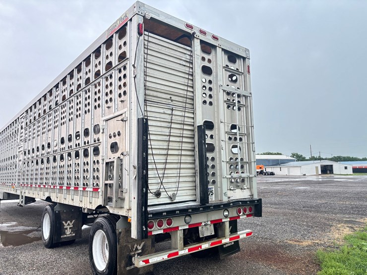 2017-eby-livestock-trailer-image-3