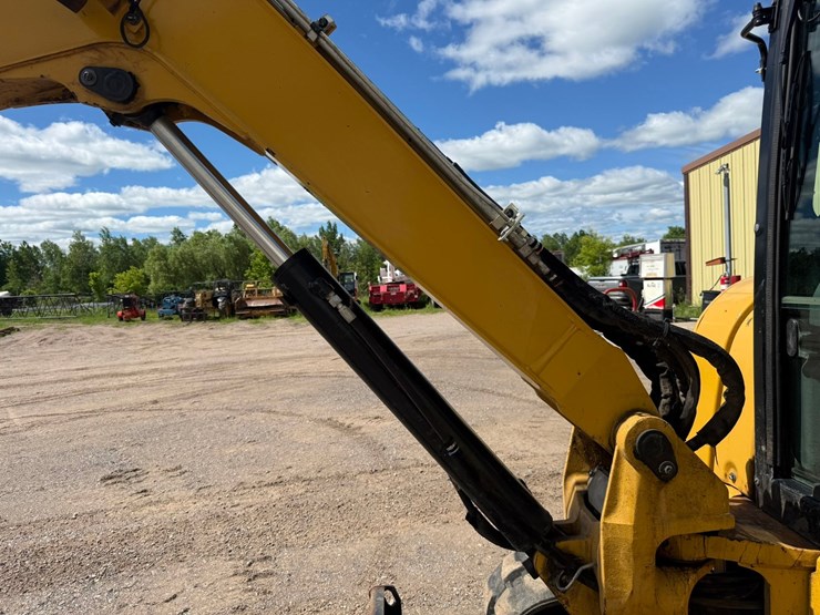 caterpillar-305.5e2-image-22