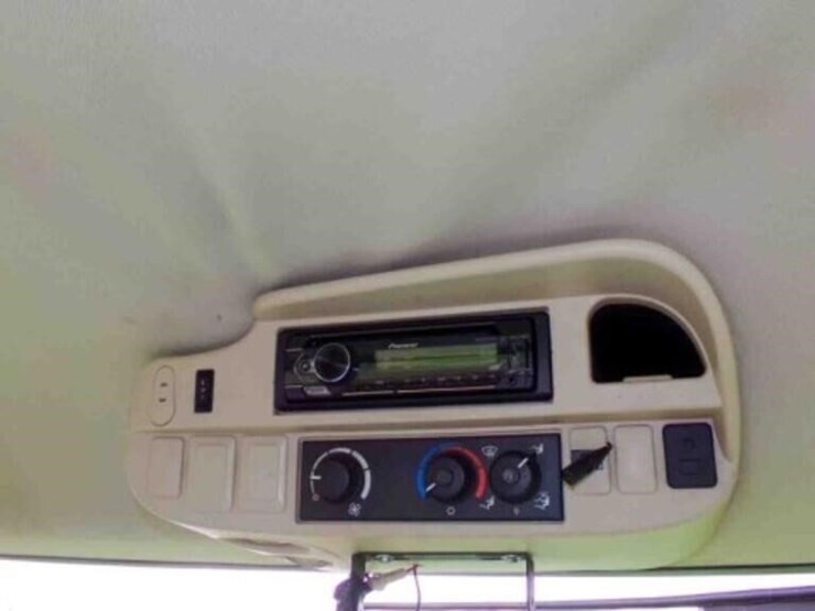 2012-john-deere-6210r-image-17