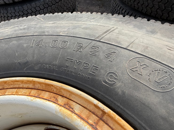 #1335-•-michelin-tires-with-rims-image-8