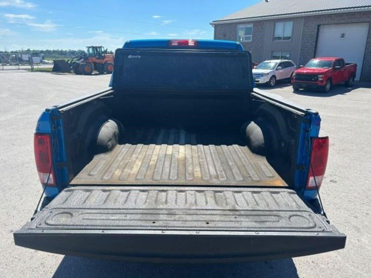 2021-ram-1500-classic-image-77