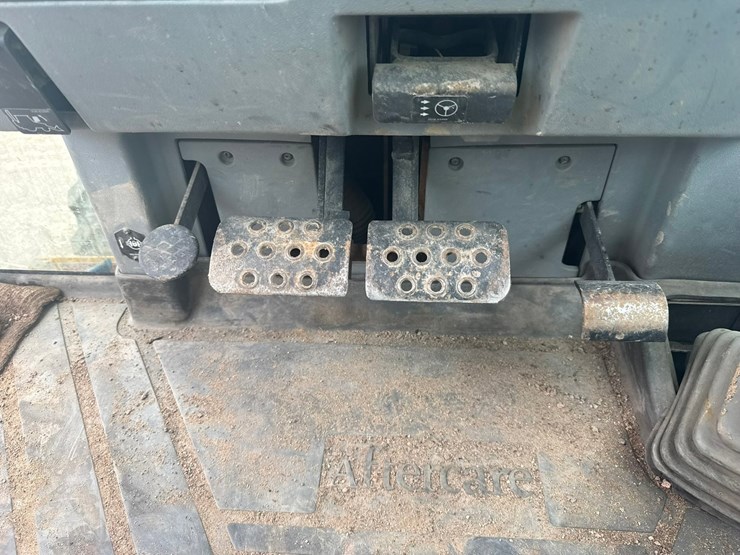 #1184-•-1997-kobelco-750-4x4-loader-backhoe-image-93