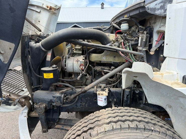 #1361-•-1995-freightliner-fuel-truck-image-9