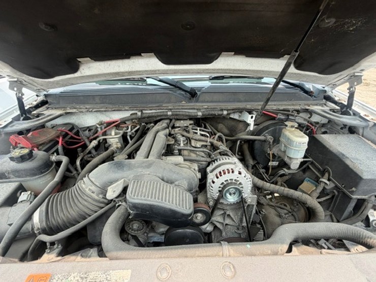 2011-chevrolet-tahoe-image-29