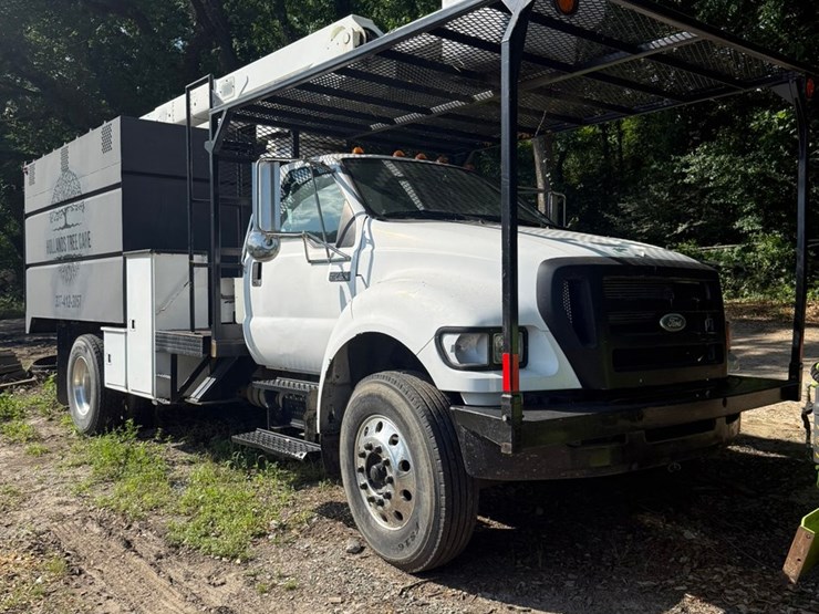 2010-ford-f750-image-1