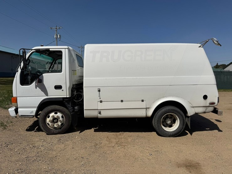 2001-isuzu-npr-image-2