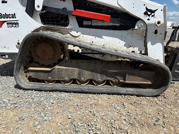2020-bobcat-t740-image-49