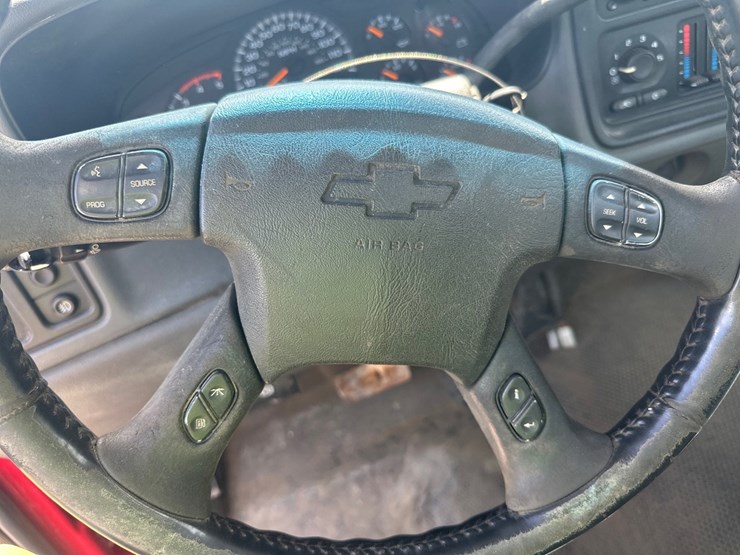 2005-chevrolet-3500-image-27