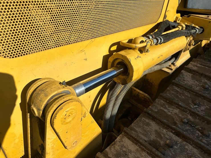 2004-caterpillar-d3g-xl-image-19