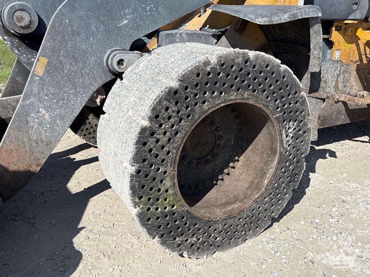 2014-deere-644k-image-33