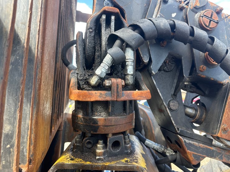 deere-1110e-image-54