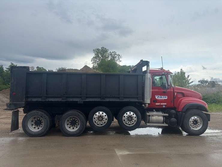 2004-mack-granite-cv713-image-4