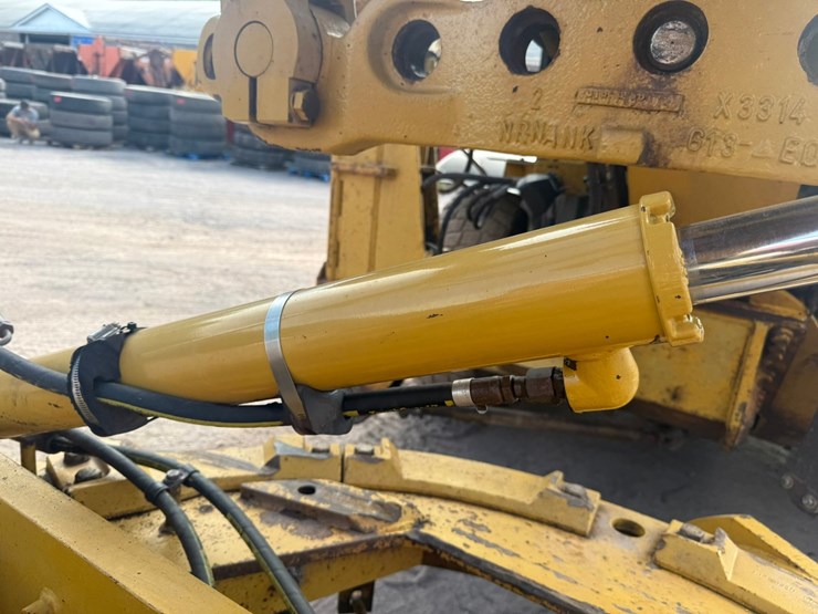 caterpillar-160m-image-86