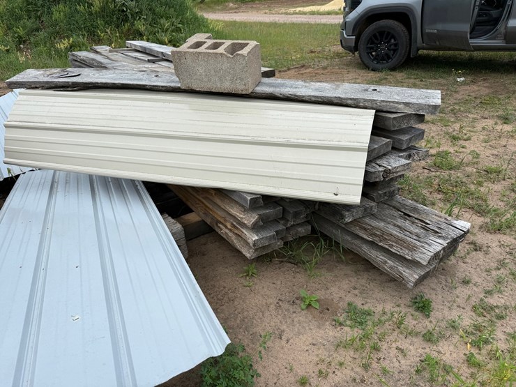 #1762-•-rough-sawn-oak-lumber-image-5