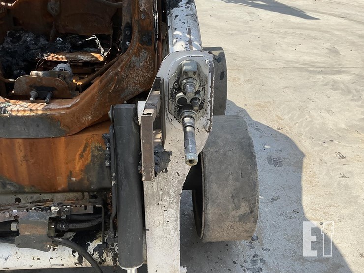 2016-bobcat-s650-image-10