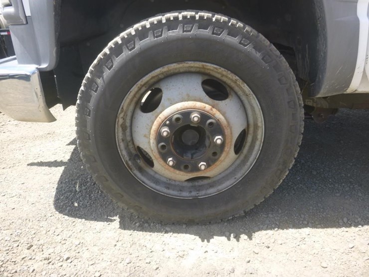 2002-chevrolet-3500-image-17
