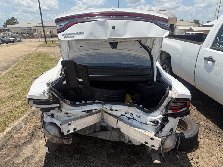#75-•-2018-dodge-charger-image-13