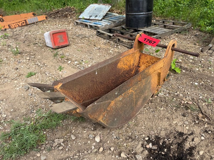 #1767-•-approx-12"-excavator-bucket-image-2