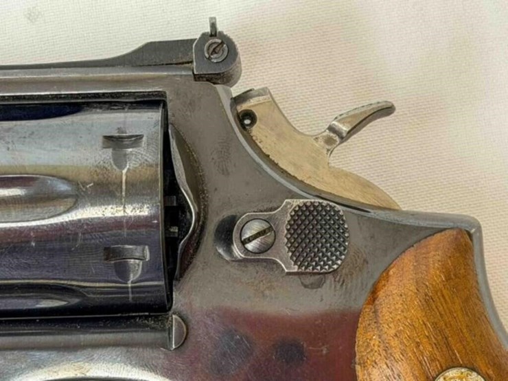 smith-&-wesson-revolver-image-4