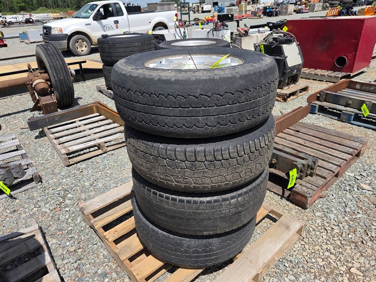 #6470-•-(4)-bridgestone-dueler-a/t-265/70r17-image-4