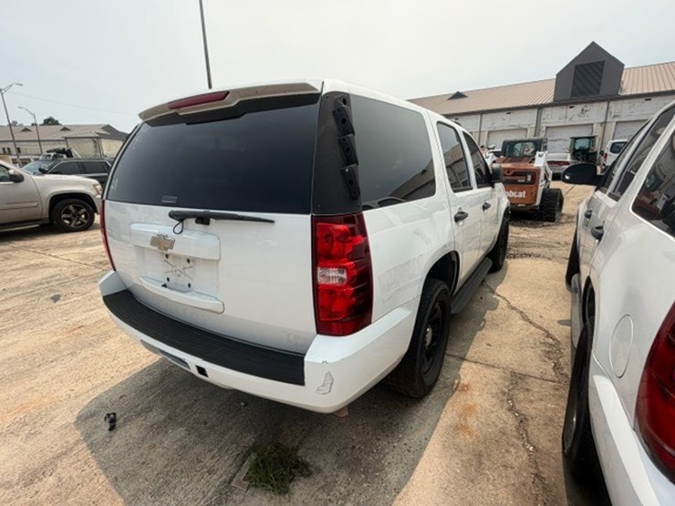 2011-chevrolet-tahoe-image-3