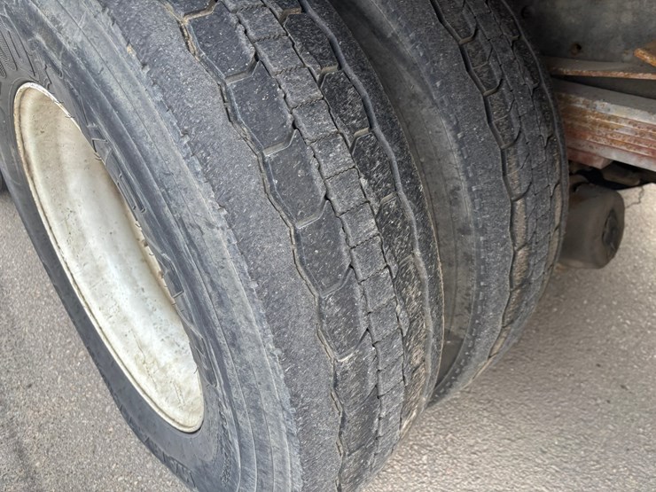 2005-gmc-t7500-image-104