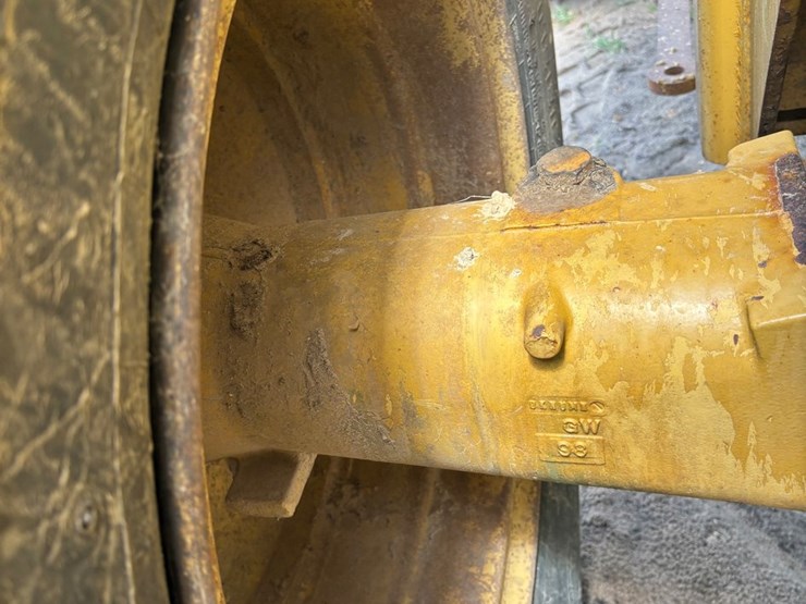 caterpillar-928g-image-95