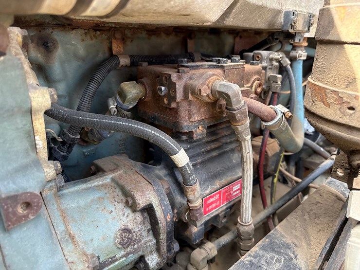 #60835-•-1991-volvo-/-gm-white-tandem-axle-storm-truck-image-15