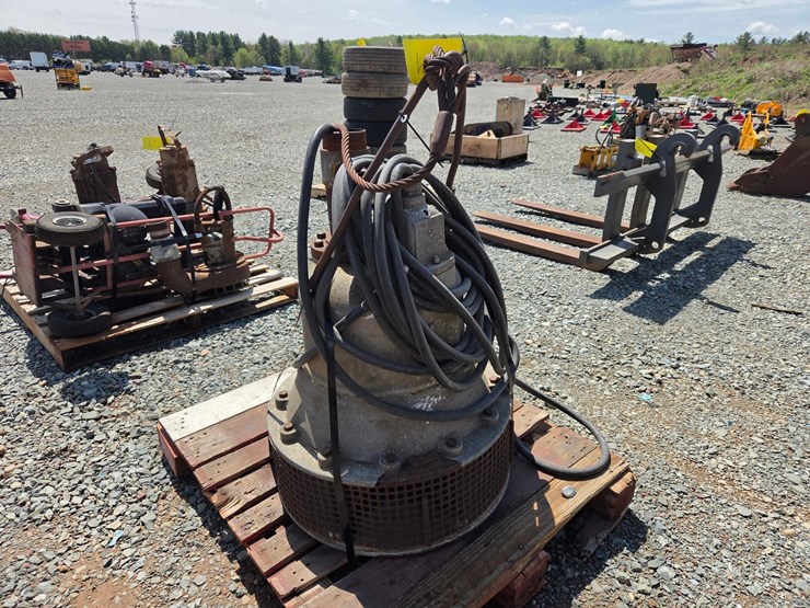 #6024-•-submersible-pump-image-2