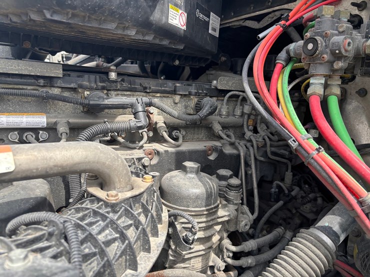 2021-freightliner-cascadia-126-image-39
