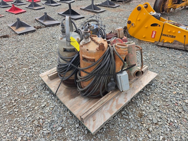 #6038-•-(3)-submersible-pumps-image-1