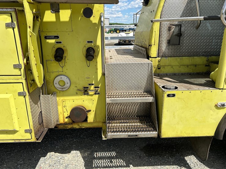 #5028-•-1991-amertek-2500-l-fire-truck-image-42