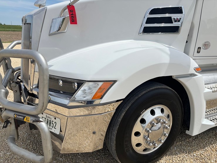 2020-western-star-5700xe-image-7