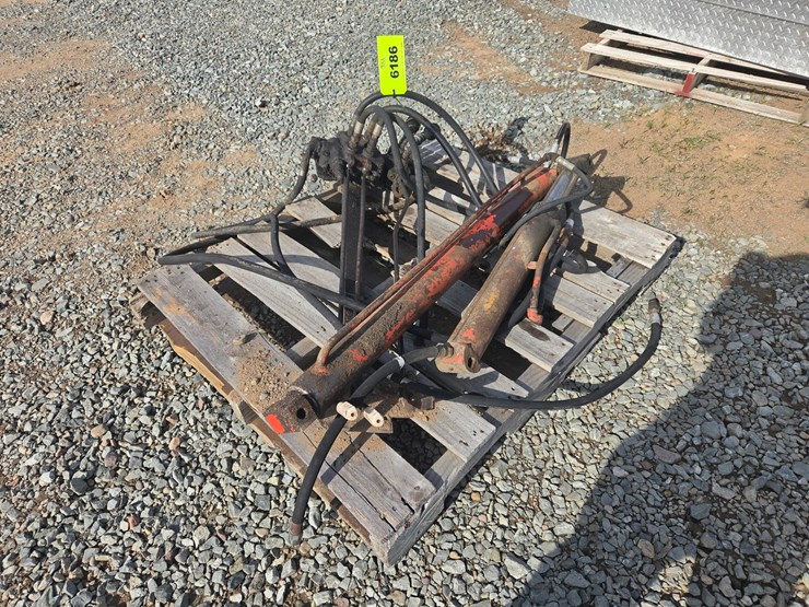 #6186-•-(2)-hydraulic-cylinders,-hydraulic-valve-assembly-w/-hoses-image-5