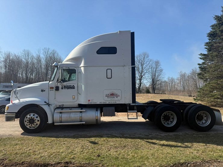 #1401-•-2005-international-9400i-6x4-sleeper-cab-truck-tractor-image-2