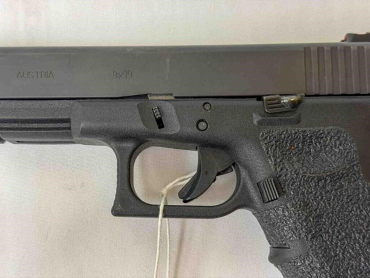 glock-pistol-image-12