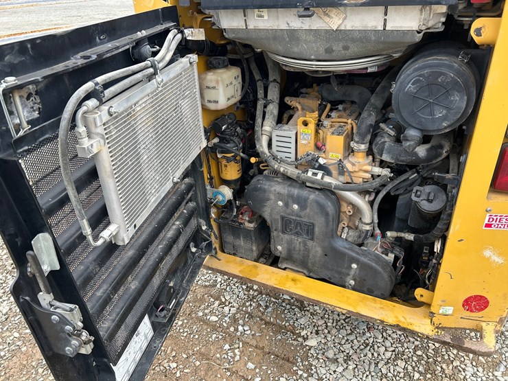 2022-caterpillar-262d3-image-28