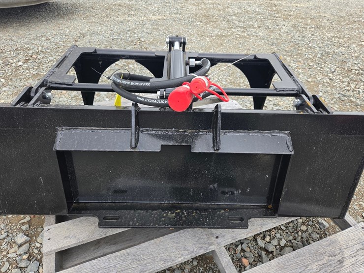 #6137-•-approx.-44"-unused-future-x-pg44-mini-skid-steer-grapple-bucket-image-5